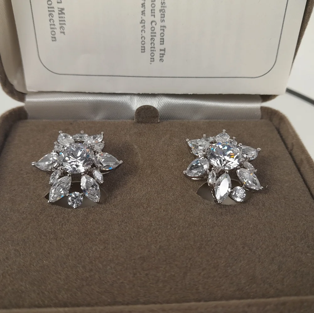 Nolan Miller Earrings - Poinsettia Rhinestone - Never Worn - Original Box - Picture 2 of 6